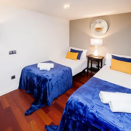 Victoria Center 3 *