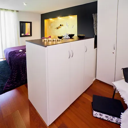 Apartment Victoria Center 3 *